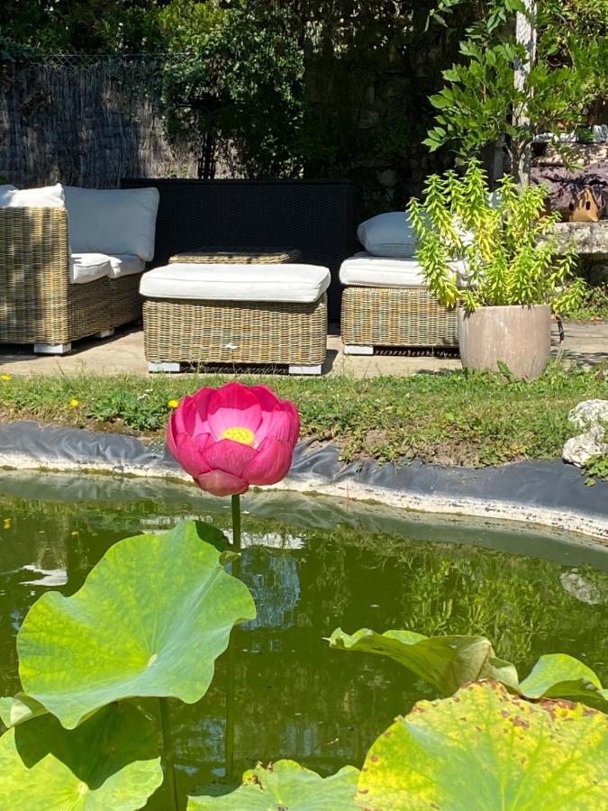 Une Vie En Rose Pressagny-lʼOrgeuilleux Exteriör bild